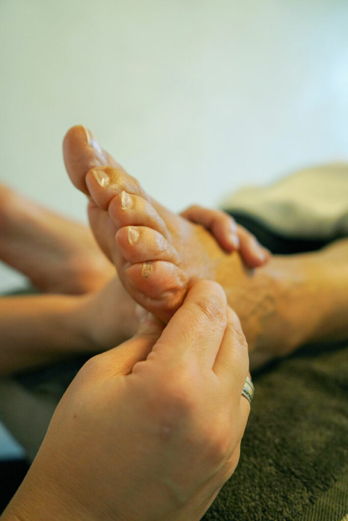 Fussreflexzonentherapie in Anwendung